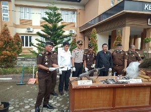 Kejari Aceh Utara Musnahkan AK-56 dan Narkotika
